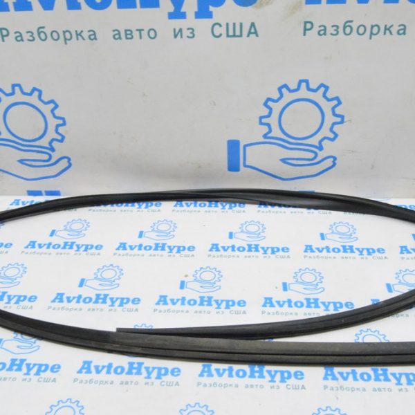 Уплотнитель стекла передний правый Toyota Camry v50 12-14 usaeuro 68141-06100