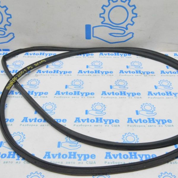 Уплотнитель двери перед лев VW Touareg 18- 760837701