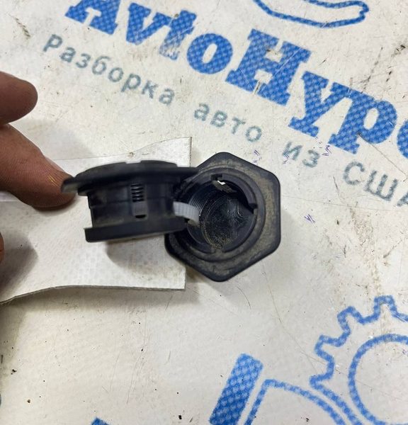 Отбойник капота VW Touareg 18- 8T0823433B