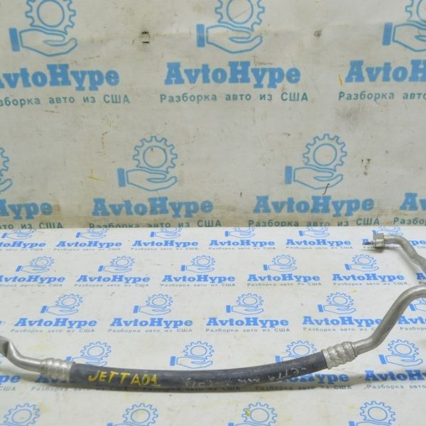 Трубка кондиционера компрессор-печка VW Jetta 19- 1.4T (01) примята 5Q0816743C