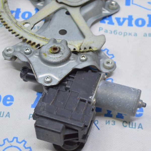 Мотор стеклоподъемника задний правый Lexus RX350 RX450h 16-22 85710-0E081
