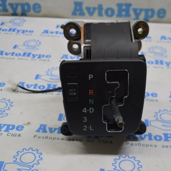 Накладка шифтера КПП Lexus RX300 RX330 RX350 RX400h 04-09 черн 35907-48100