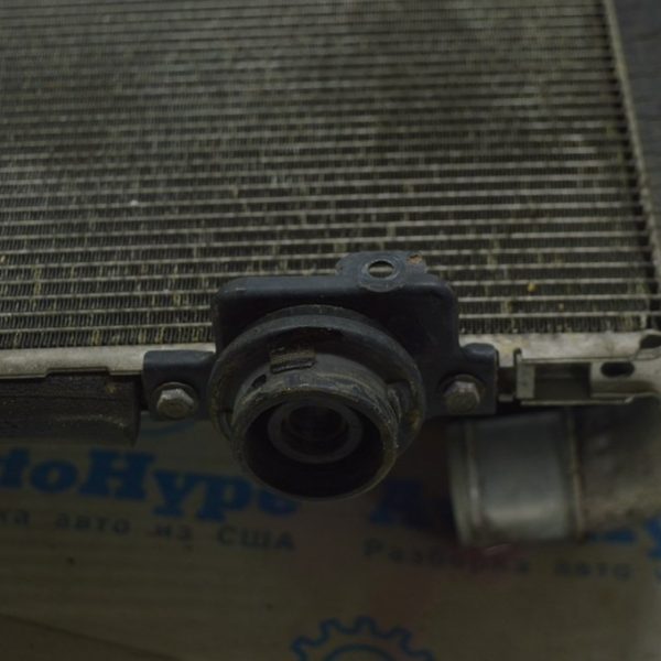 Крепление радиатора нижнее левое Lexus RX300 RX330 04-06 16506-20060