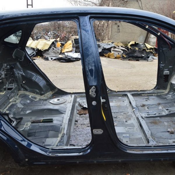 Стойка кузова центральная правая Lexus RX300 RX330 RX350 RX400H 04-09 (01) синяя на кузове 61311-48030