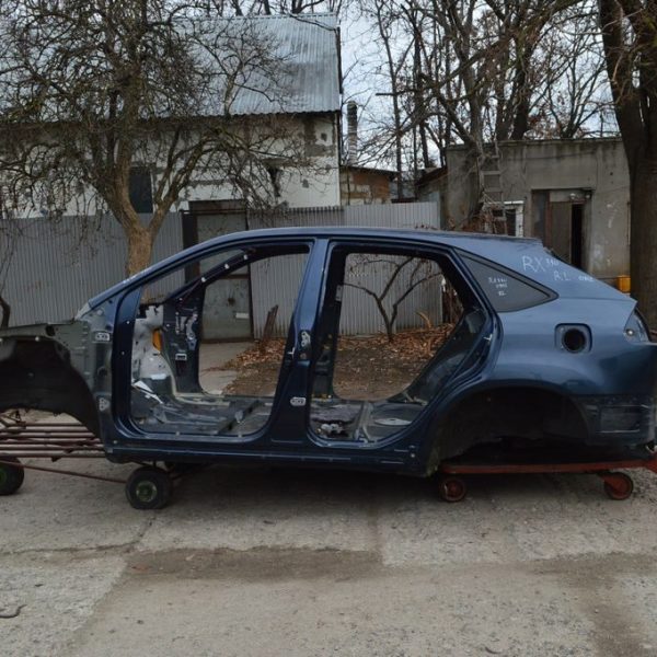 Стойка кузова центральная левая Lexus RX300 RX330 RX350 RX400H 04-09 (01) синяя на кузове 61312-48030