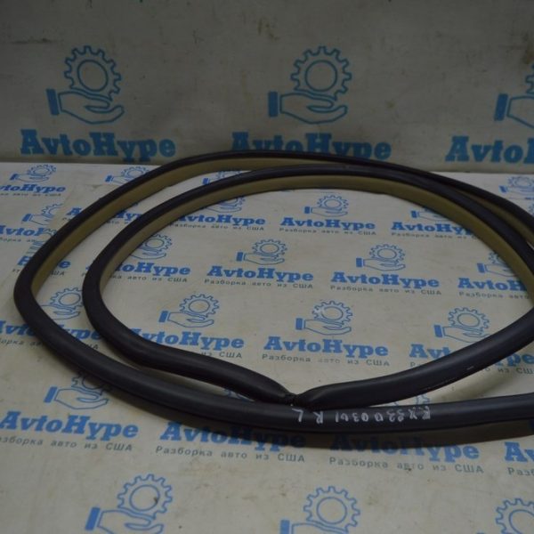 Уплотнитель дверного проема задний левый Lexus RX300 RX330 RX350 RX400H 04-09 беж 62332-48031-A0