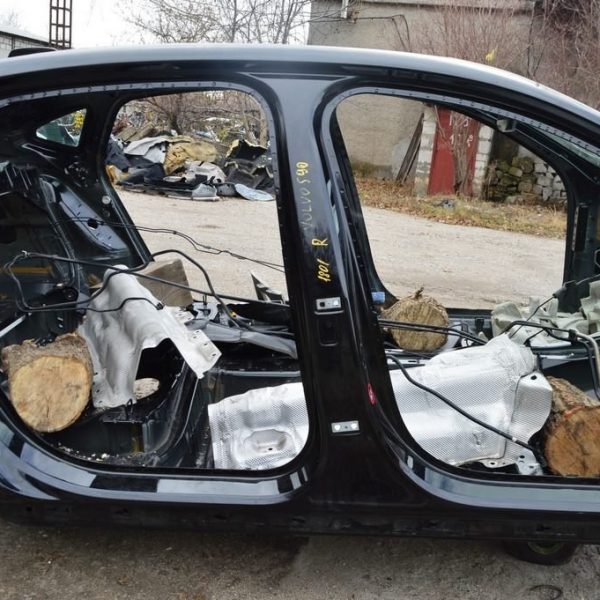Стойка кузовная центральная правая Volvo S90 16- (01) черный цвет 31415743