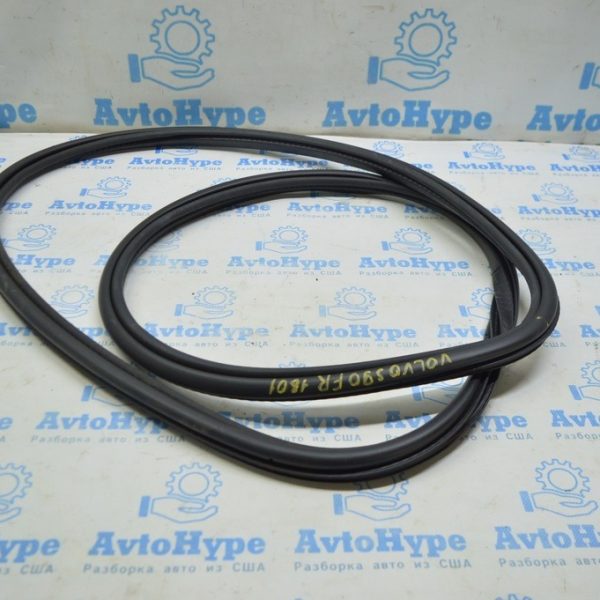 Уплотнитель дверного проема перед прав Volvo S90 16- 31689002