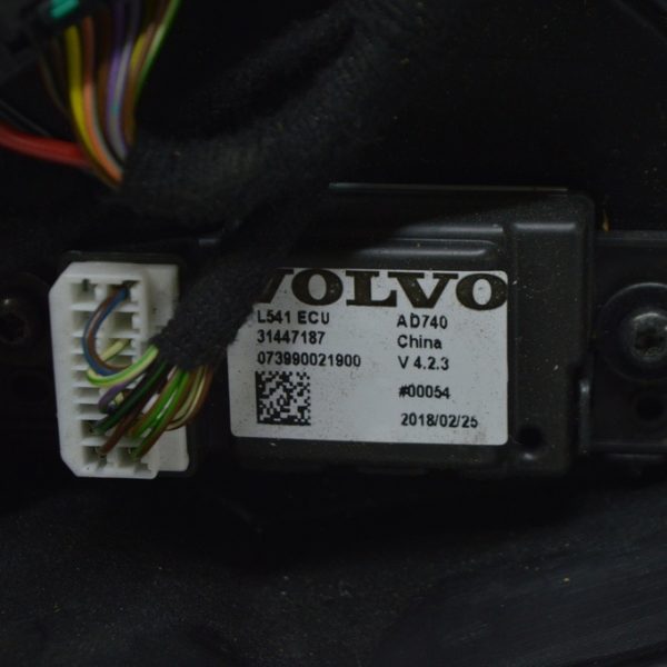 Блок управления шторкой солнцезащитной задней левой двери Volvo S90 16- (01) 31447187