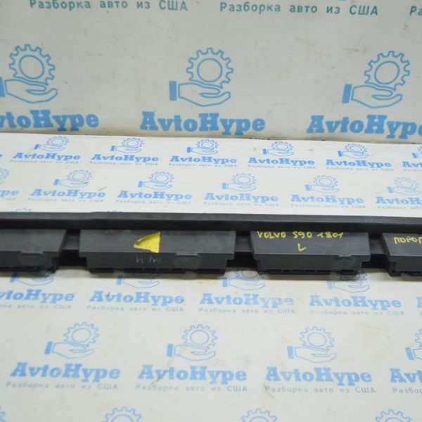Кронштейн накладки порога левый задний Volvo S90 16- 31365851