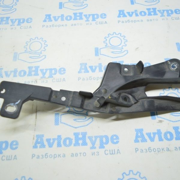 Кронштейн датчика уровня кузова заднего левогоVolvo S90 16- 31476055