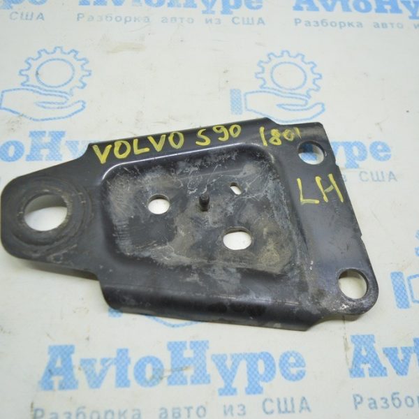 Кронштейн распорки переднего подрамника левый Volvo S90 16- 32216401