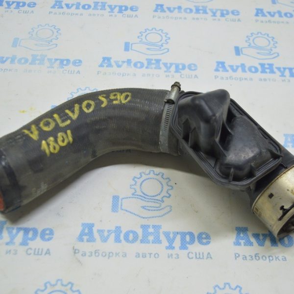 Патрубок интеркулера правый третий с резонатором Volvo S90 16- XC90 16-22 пластик+рез 31422062 32325480