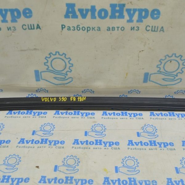 Уплотнитель стекла внутренний центральный перед прав Volvo S90 16- 31689033