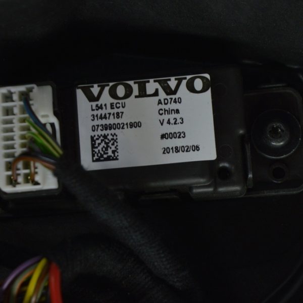 Блок управления шторкой солнцезащитной задней правой двери Volvo S90 16- (01) 31447187