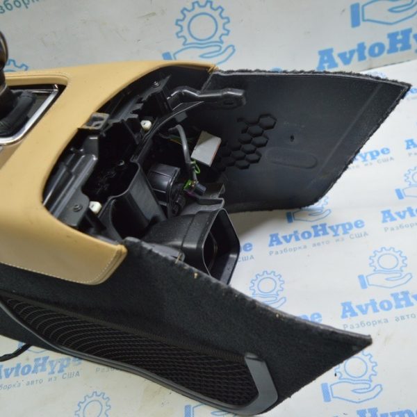 Накладка центральной консоли передняя в цвет Volvo S90 16- 31699083