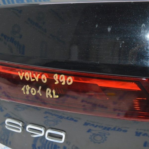 Фонарь внутренний (крышка багажника) левый Volvo S90 16-20 31656777