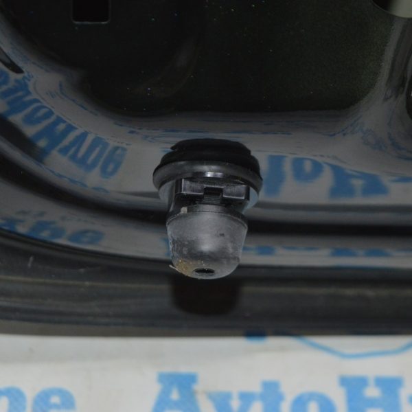 Отбойник крышки багажника на багажнике правый Volvo S90 16-