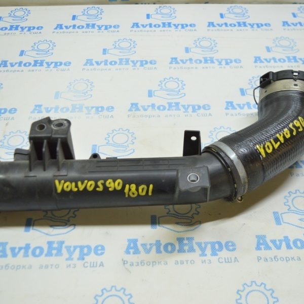 Патрубок интеркулера левый второй Volvo S90 16- XC90 16-22 T5, T6 пластик (01) 31686412