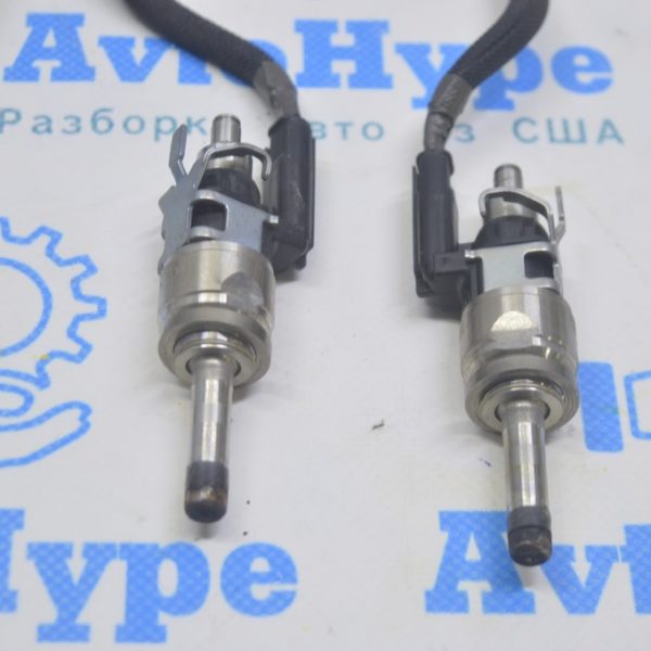 Форсунка топливная (распылитель) Volvo S90 16- с кронштейном 31452862 32140134