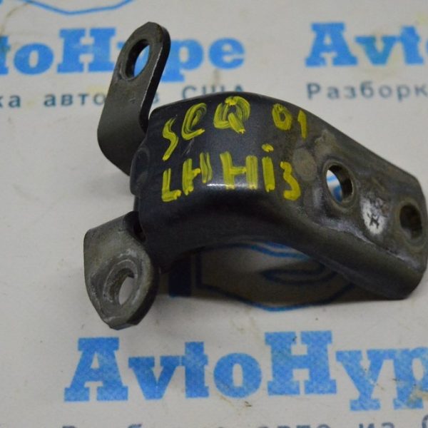 Петля двери нижняя зад лев Toyota Sequoia 2008-2022 6878004010