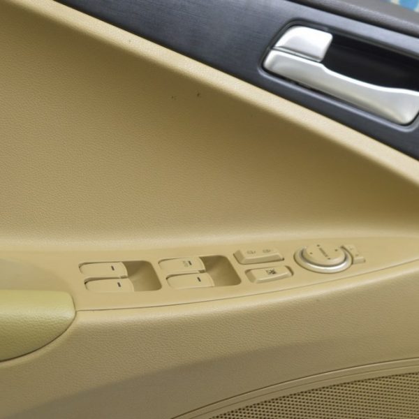 Управление стеклоподъемником передним левым Hyundai Sonata 11-15 беж 93570-3S000-YDA