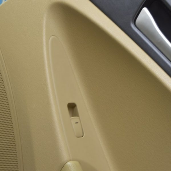 Управление стеклоподъемником задним правым Hyundai Sonata 11-15 беж 93580-3S000-YDA