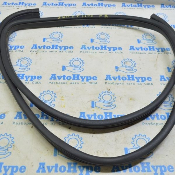 Уплотнитель дверного проема передний правый Hyundai Sonata 11-15 82120-3S000-RY