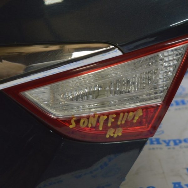 Фонарь внутренний крышка багажника правый Hyundai Sonata 11-15 бензин 924043Q000