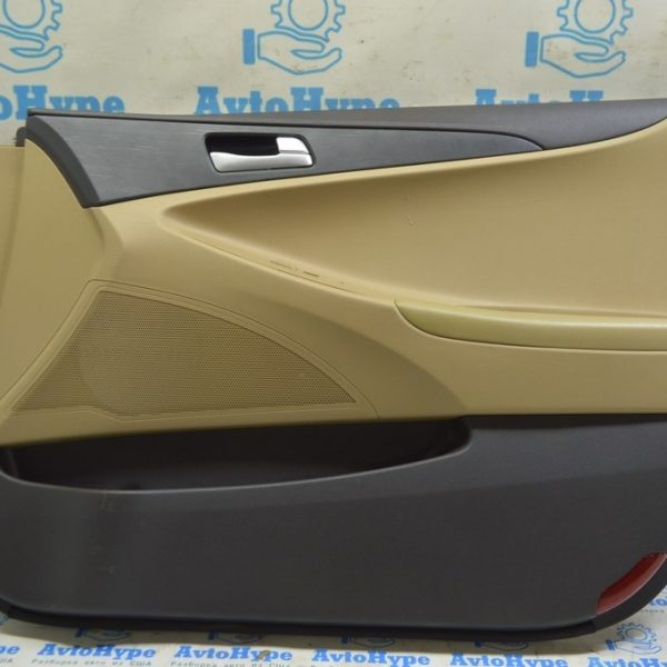 Обшивка двери карточка передняя правая Hyundai Sonata 11-15 кожа беж, царапина 82304-3Q080-6YD