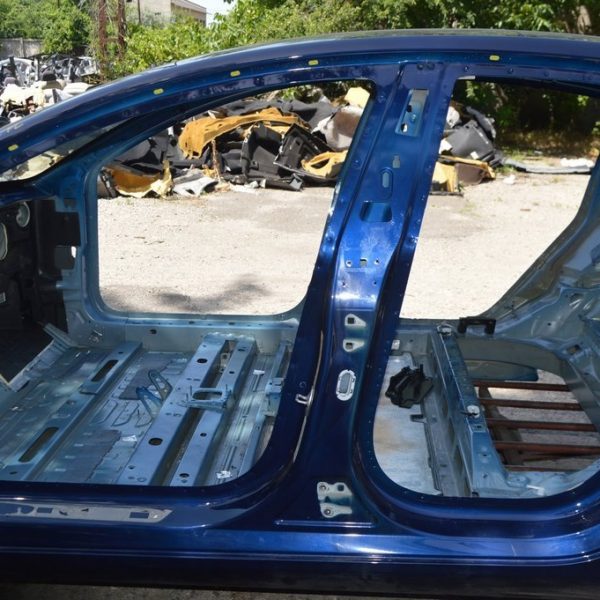 Стойка кузова центральная левая Tesla Model 3 18- на кузове (02) 1504887-S0-B