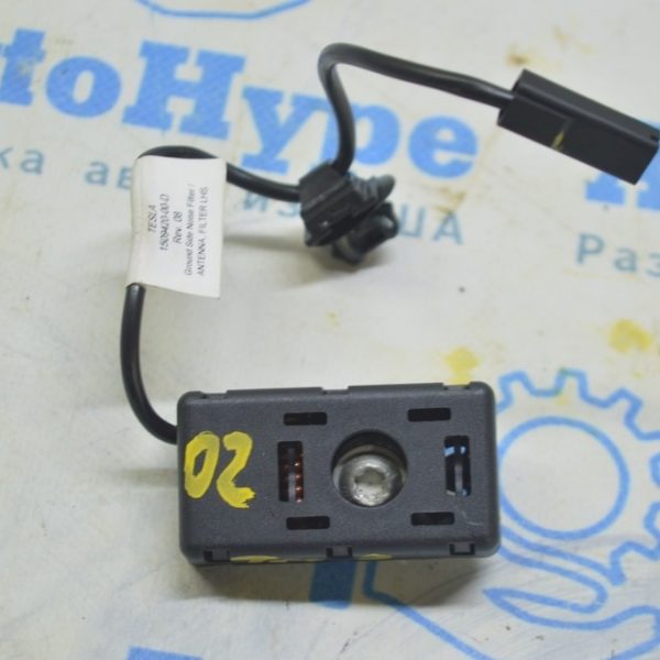 Усилитель антенны Tesla Model 3 18- тип 2 1509420-00-D