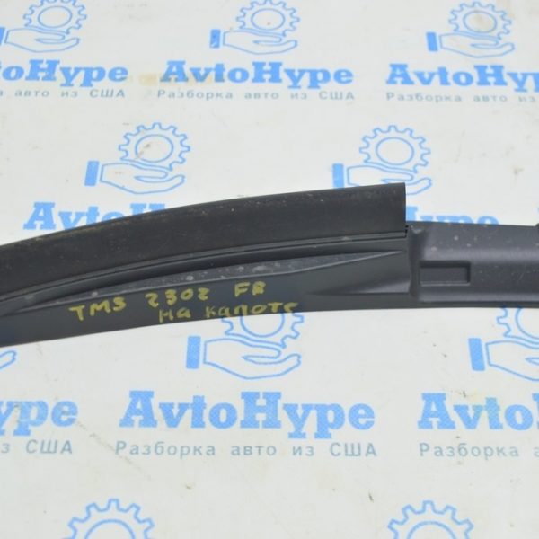 Уплотнитель капота задний правый Tesla Model 3 21- 1504934-00-A