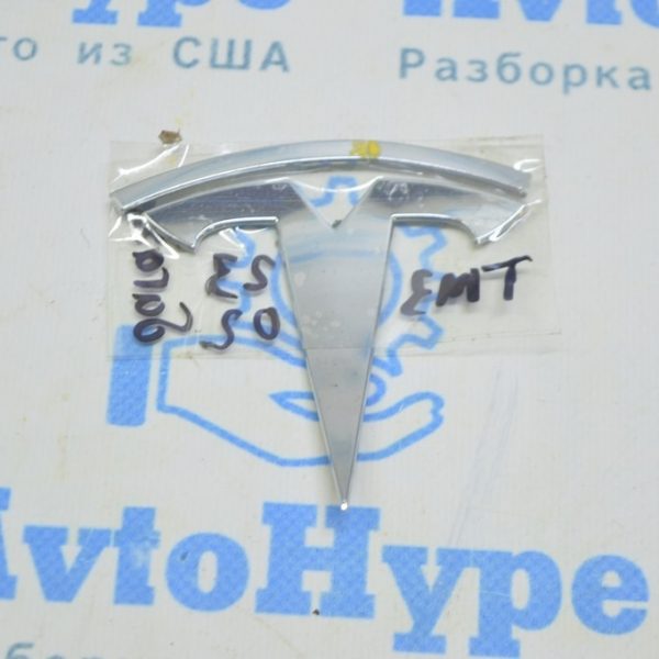 Эмблема значок T крышки багажника Tesla Model 3 18- хром 1494950-00-A