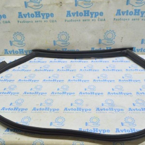 Уплотнитель дверного проема задний правый Tesla Model 3 18- 1090510-00-M