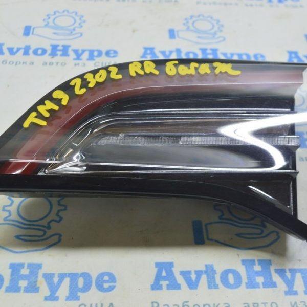 Фонарь внутренний крышка багажника правый Tesla Model 3 18- тип 2 1077402-00-G