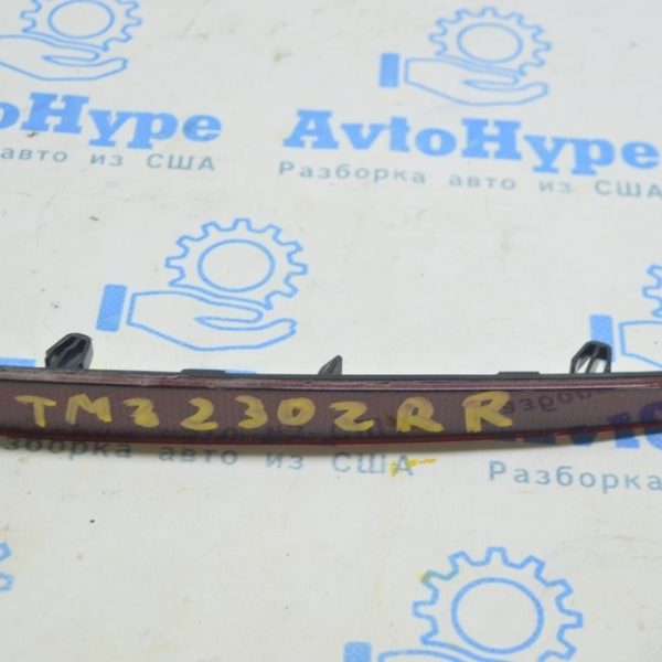 Отражатель заднего бампера правый Tesla Model 3 18- 1077407-00-F