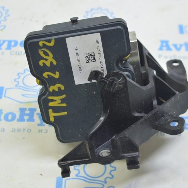 BODY CONTROL MODULE Tesla Model 3 18- (02) 1497319-00-E