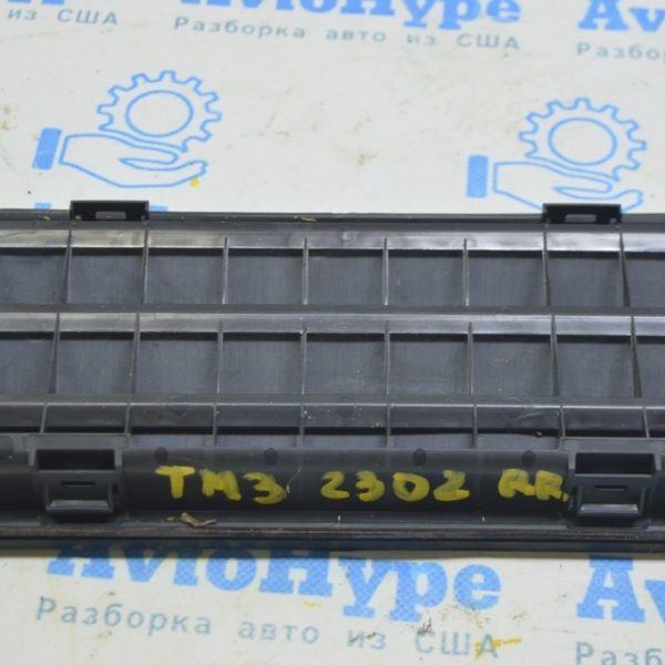 Щиток вентиляции правый Tesla Model 3 18- 1098751-00-C