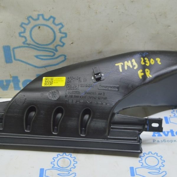 Воздуховод передней панели правый Tesla Model 3 21- с датчиком 1083389-00-E