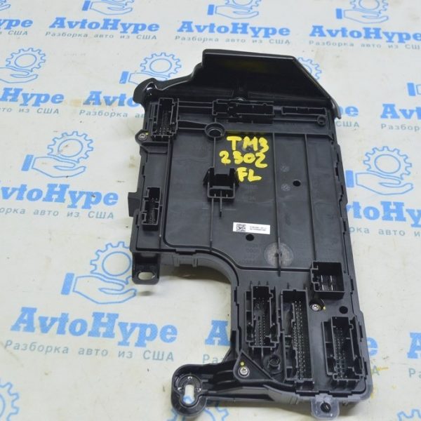 LOW VOLTAGE CONTROLLER LEFT Tesla Model 3 18- (02) 1567455-00-C