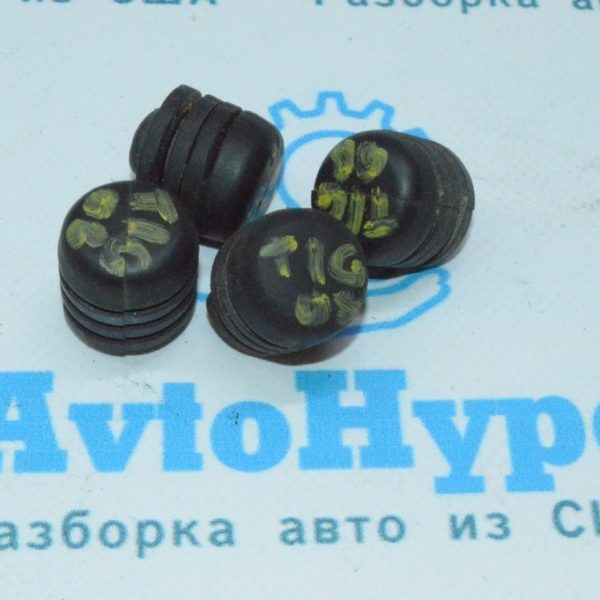 Отбойник капота VW Tiguan 09-17 внешний 3B0-823-499-E