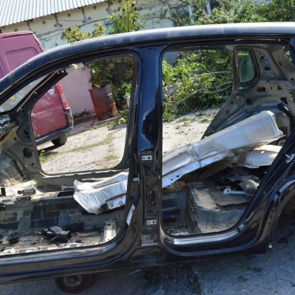 Стойка кузовная центральная левая VW Tiguan 09-17 (08) черный цвет 5N0809219A