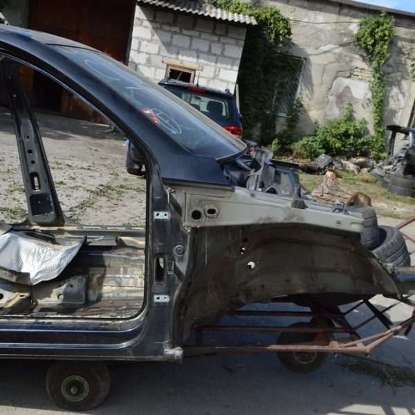 Четверть передняя правая VW Tiguan 09-17 (08) черный цвет 5N0803092