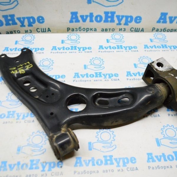 Рычаг нижний перед прав VW Tiguan 09-17 (07) трещины на сайленте 5N0407152