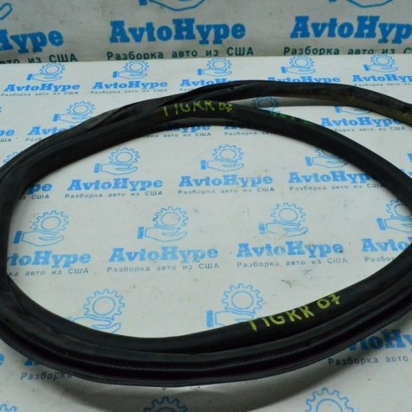 Уплотнитель дверного проема зад прав VW Tiguan 09-17 5N0-867-913-A-9B9