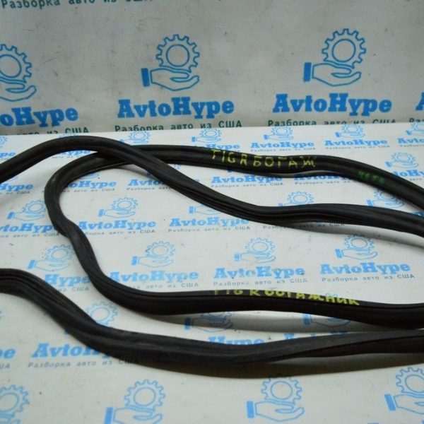 Уплотнитель (резина) двери багажника VW Tiguan 09-17 5N0827705A