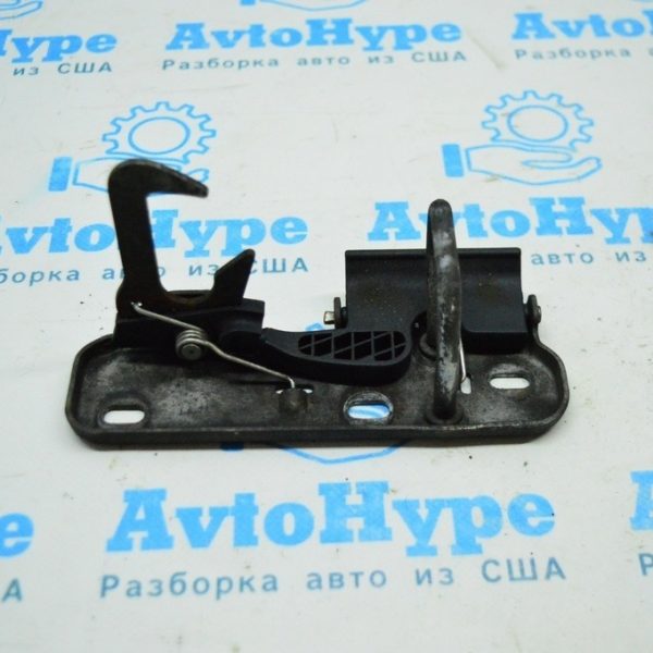 Крючок замка капота VW Tiguan 09-17 1k0823480