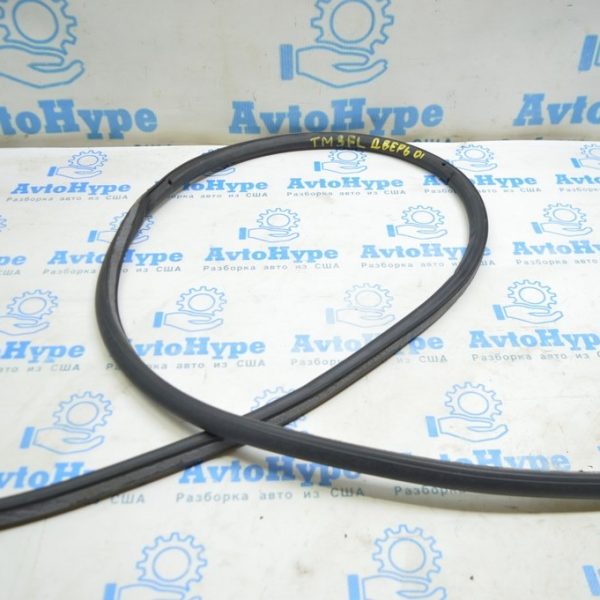 Уплотнитель двери передней левой Tesla Model 3 18- 1090493-00-D