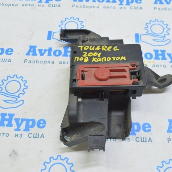 Распределительная плита АКБ VW Touareg 18- подкапотная 4M0941823A